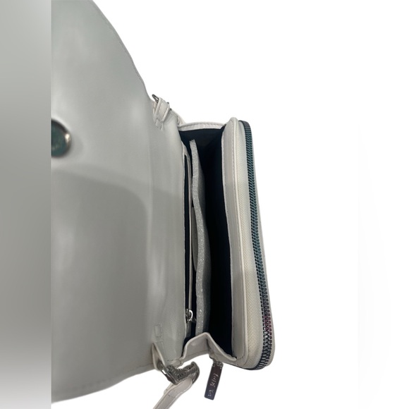 Betsey Johnson Landon Quilted Heart Crossbody W Chain Strap White NWT - Picture 4 of 4